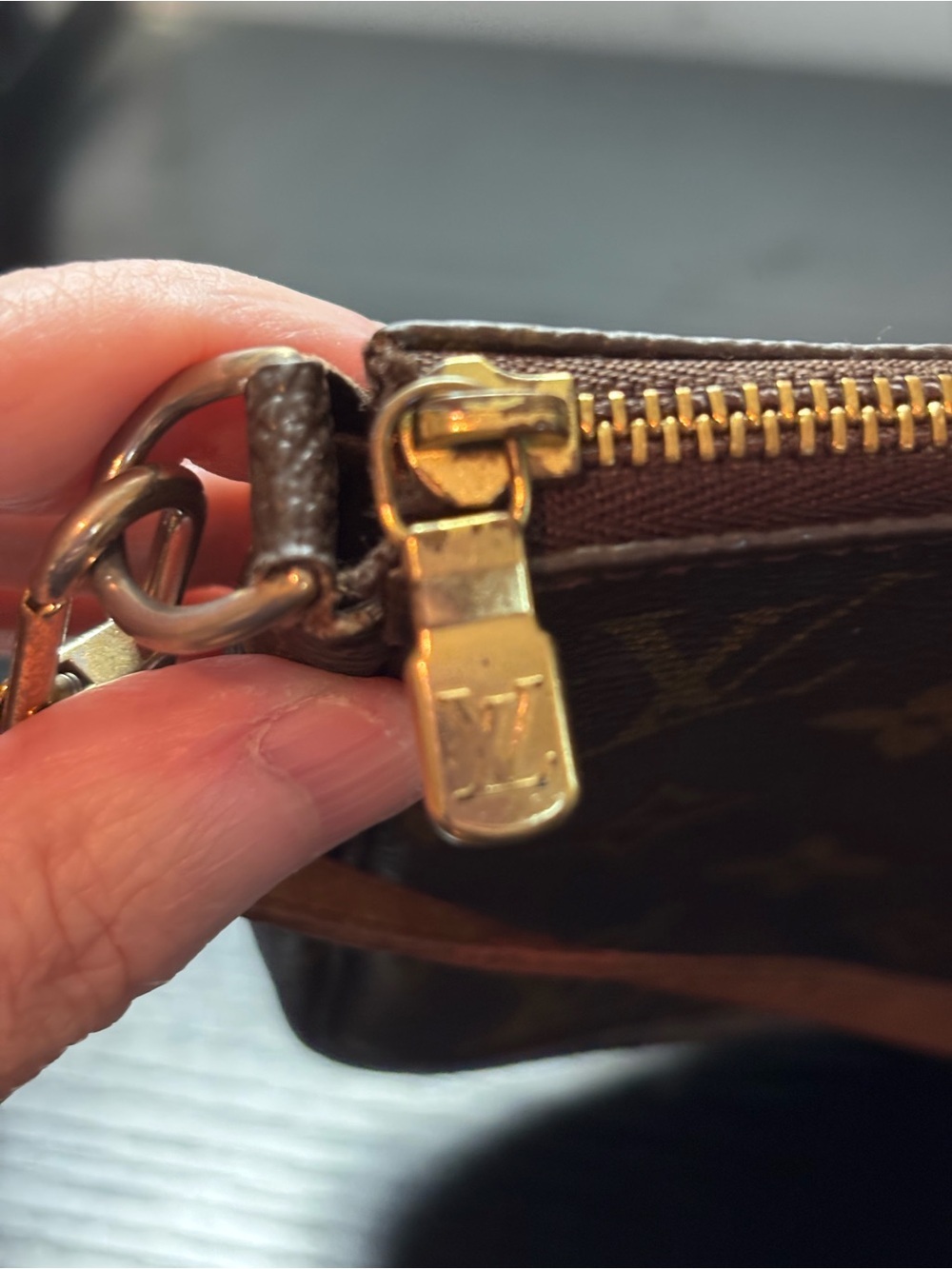Authentic Vintage Louis Vuitton Monogram Pochette Accessoires - Picture 8 of 11
